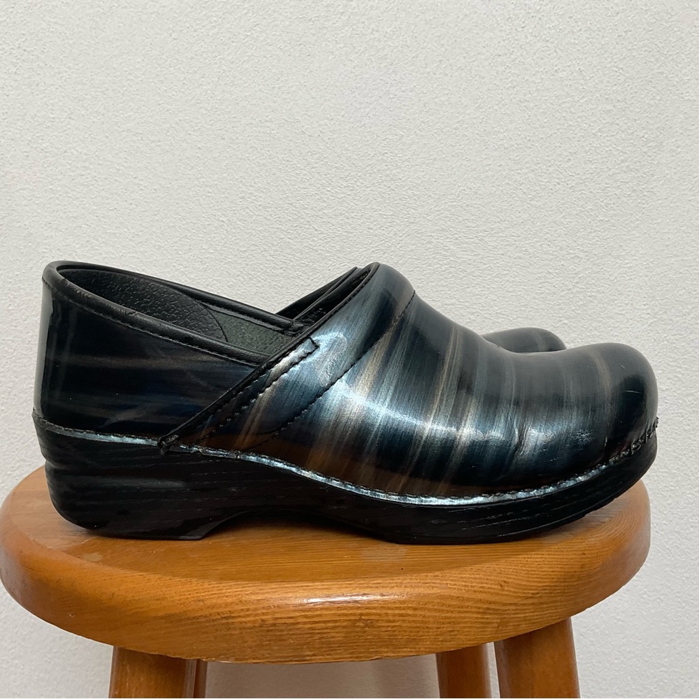 Dansko Iridescent Blue, Silver Striped Slip On Nursing Clogs Size 40 Comfort
